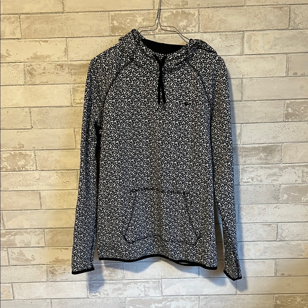 Women’s Nike Black and White Patterned Sweater (Size L, fit like M)
